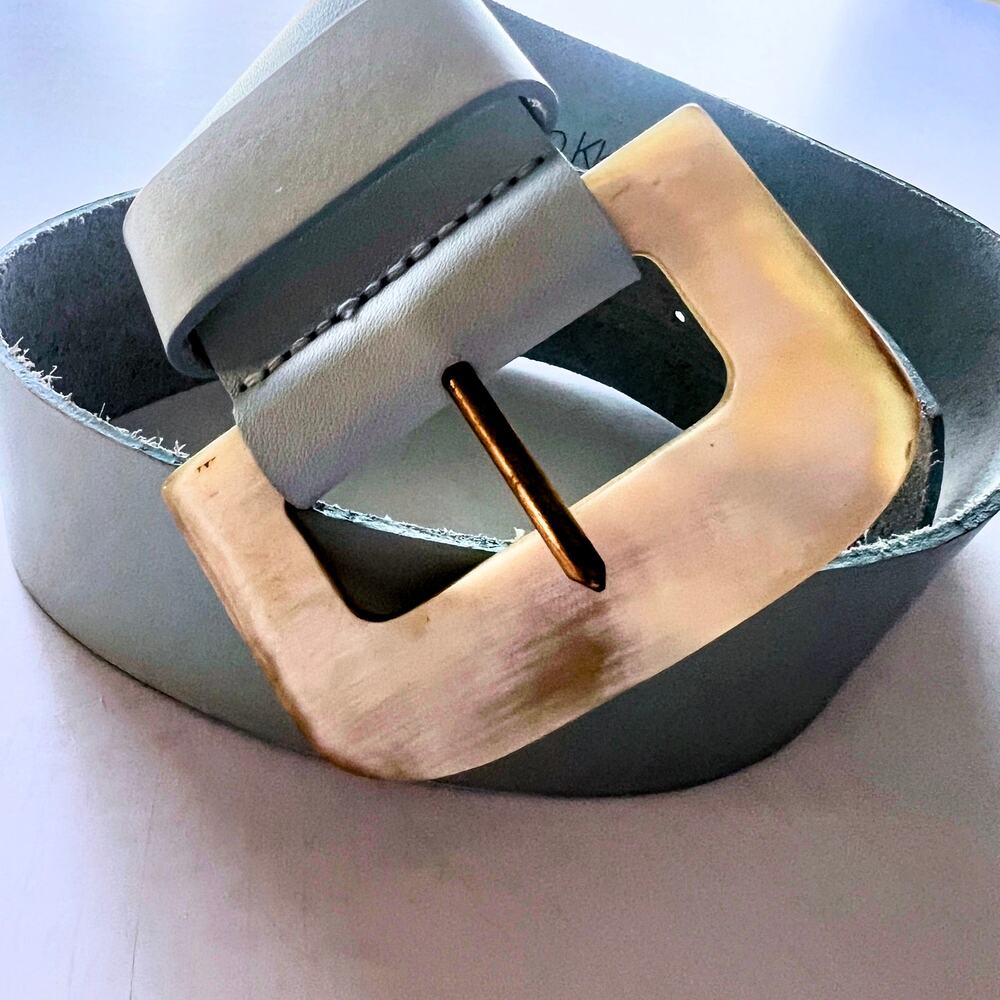 Calvin Klein Vintage 1970s Blue Leather Womens Belt Mother of Pearl Buckle 75014